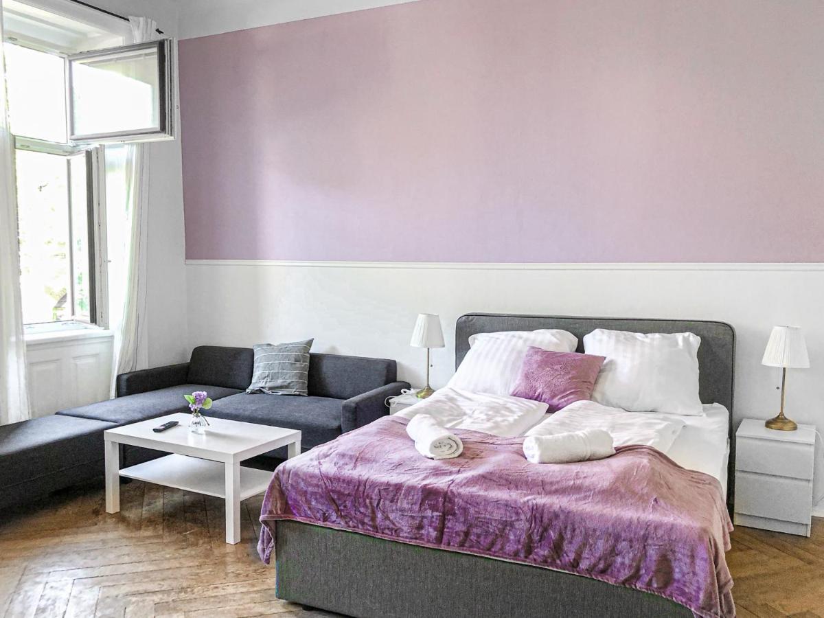 Apartment Commodious 2br Apt. Near Akh-perfect For Groups